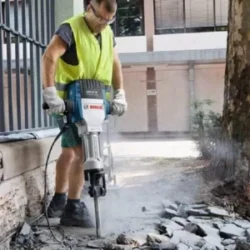 Martillo demoledor siendo usado en una obra